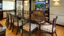 Allogante Dining - Alloy Yachts